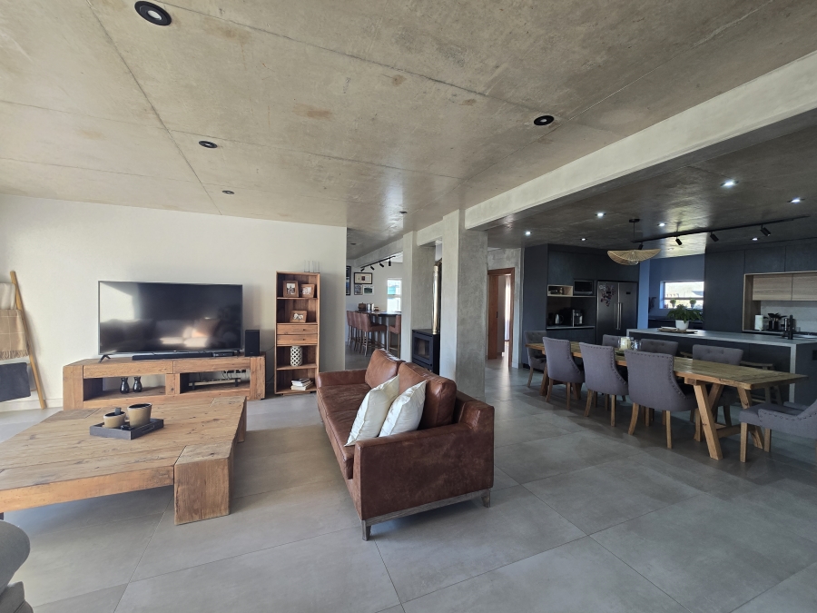 4 Bedroom Property for Sale in Kingswood Golf Estate Western Cape